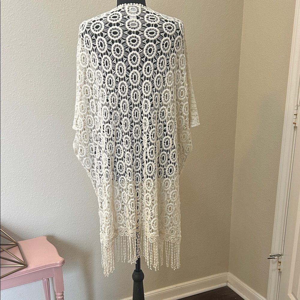 Crochet and lace Cream Lace Kimono Cardigan. Rodeo. - Picture 3 of 6